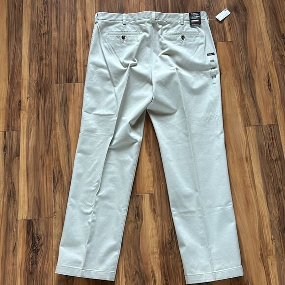 NEW Van Heusen Mens Classic Fit Khaki Pants - Picture 8 of 9